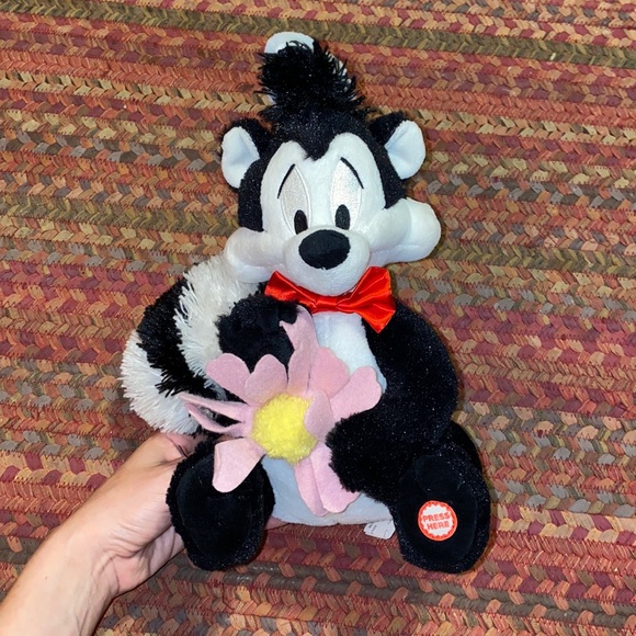 SOLD 90s VINTAGE LOONEY TUNES PEPE LE PEW SKUNK W FLOWER PLUSH